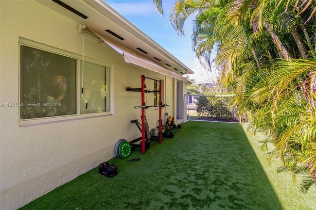 Building Photo - 5930 SW 47th St