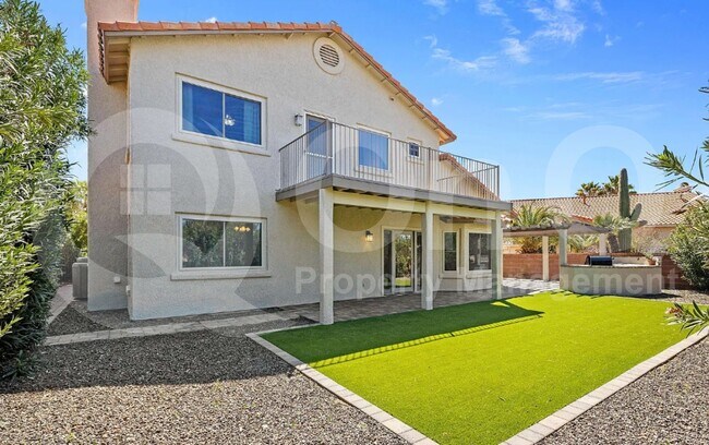 Building Photo - 874 W Port Royal Pl