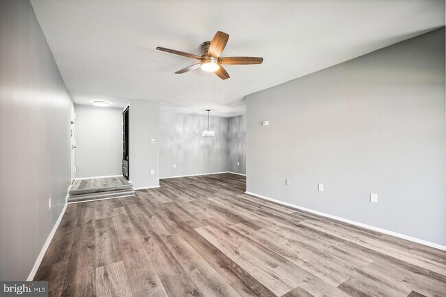 Building Photo - 421 Christopher Ave