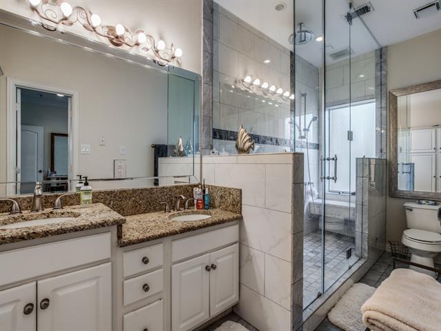 Building Photo - 5735 Richmond Ave