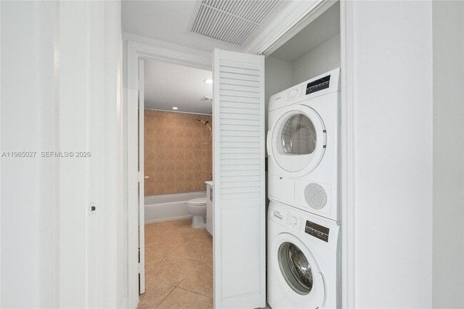 Building Photo - 10350 W Bay Harbor Dr