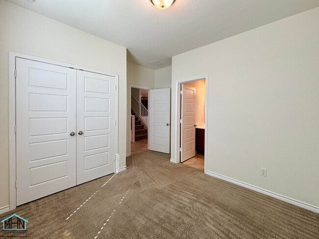 Building Photo - Gorgeous 4 bedroom, 3.5 bath home, minutes...