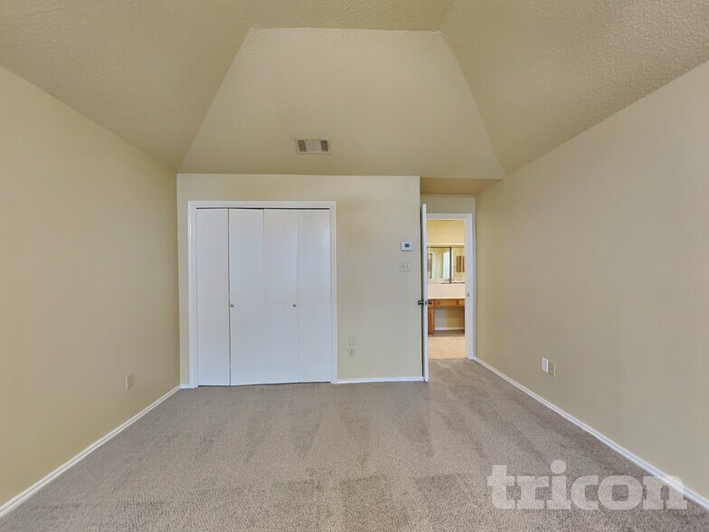 Building Photo - 1715 Cordova Dr