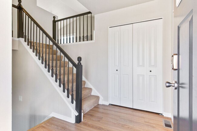 Building Photo - 4 Bedroom 2 Bathroom Large Yard in South West Fort Collins