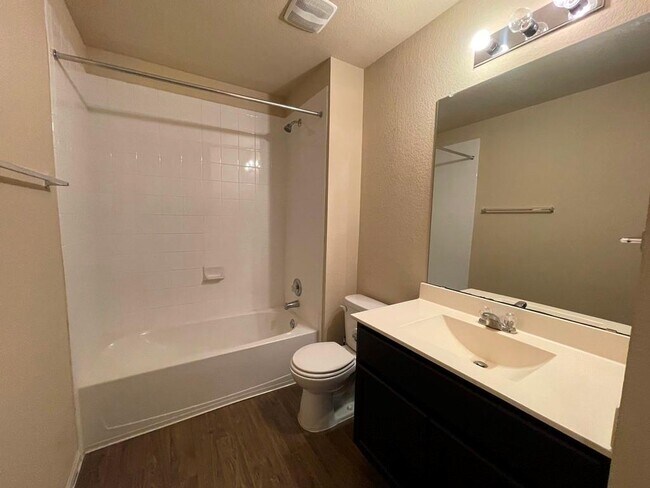 Building Photo - 3400 Ortman Dr