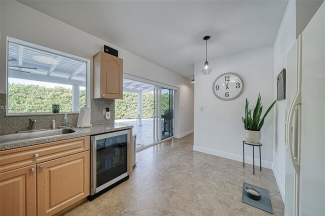 Building Photo - 10600 SW 80th Ct