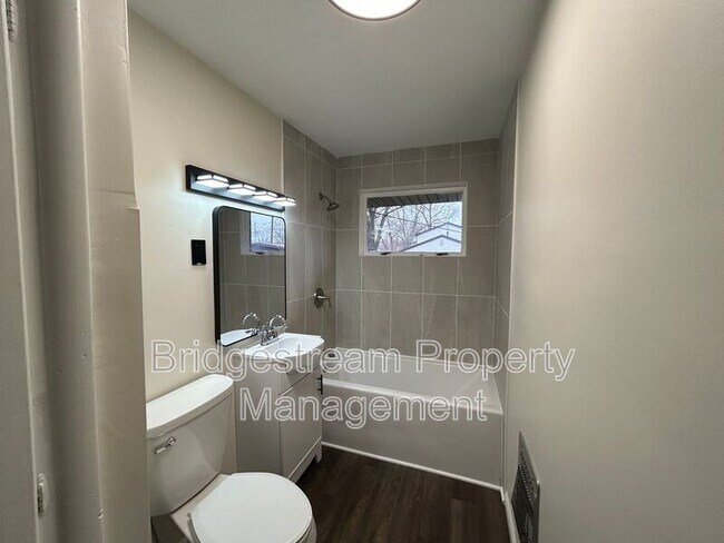 Building Photo - 7201 Englewood Dr