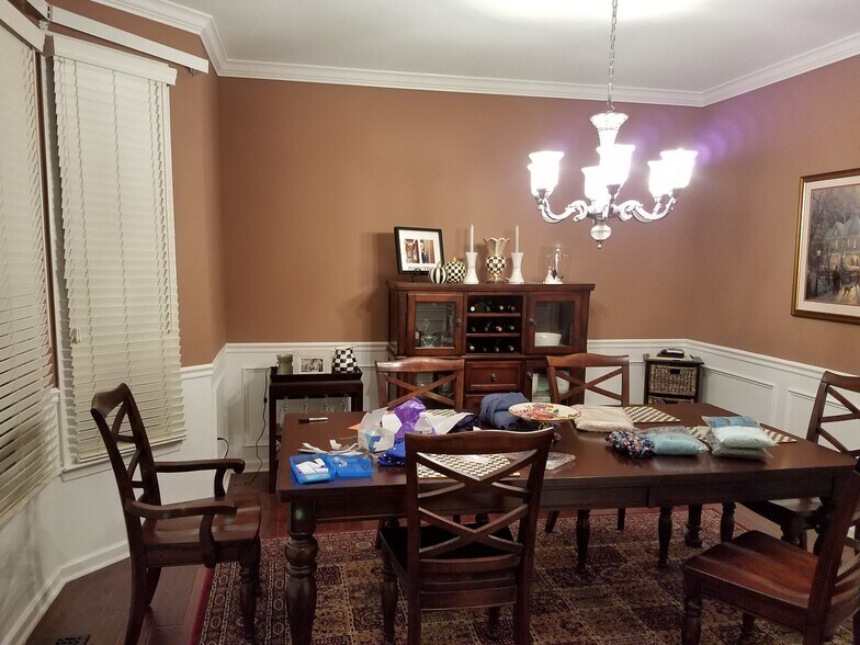 Or, turn left and enjoy a meal with family in the dining room. Hardwood floor, bay window, crown molding. Gorgeous . - 1809 Stark Drive