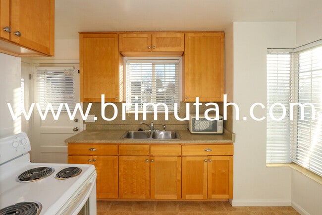 Building Photo - 2613 S Hartford St