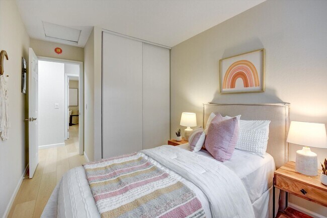 Building Photo - Sunnyvale Meadows Condo