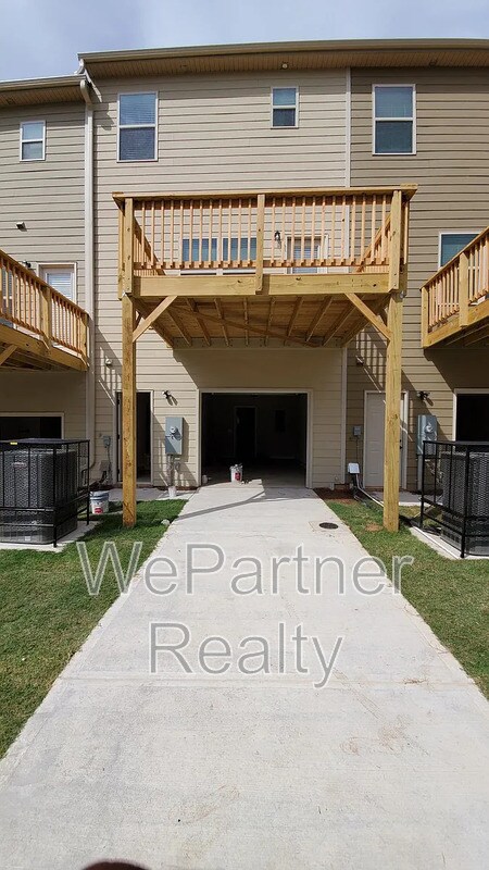 Building Photo - 1055 Bayrose Cir