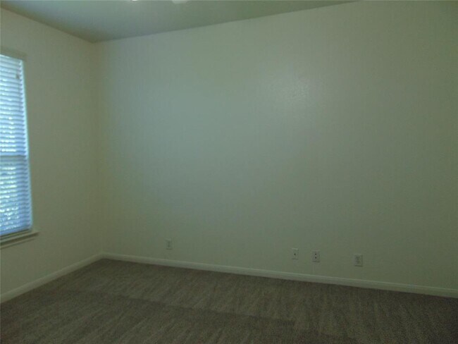 Building Photo - 2405 Allred Dr