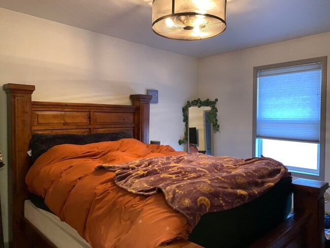 Building Photo - 401 Spring St