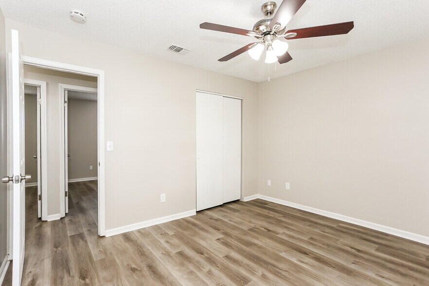 Building Photo - 8804 Falcon Trace Dr S