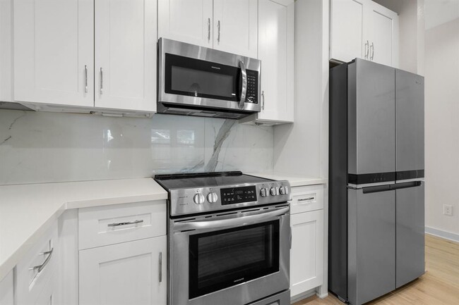 Building Photo - 5710 Elysian St