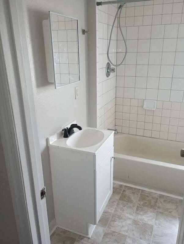 Building Photo - 1002 Avenue E