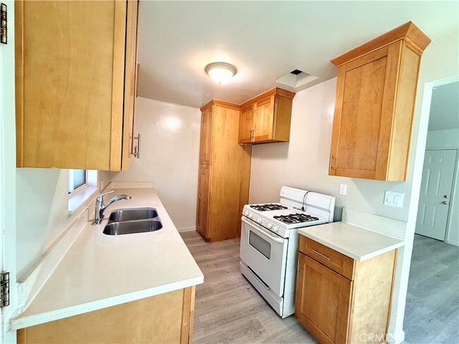 Building Photo - 15247 Acre St