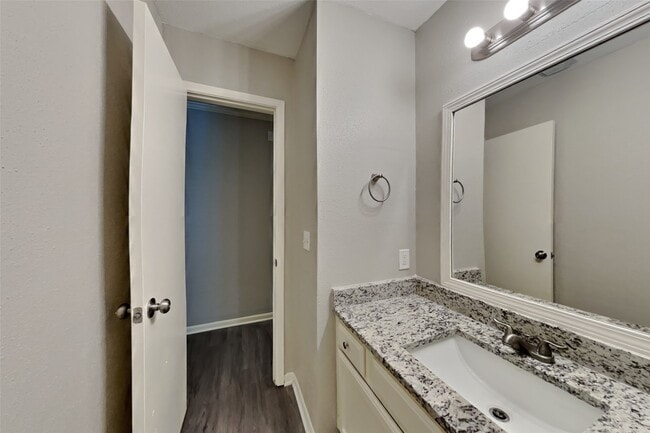 Building Photo - 12303 Flaxen Dr