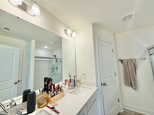 Building Photo - Newly Built 3BD, 2.5BA End Unit Zebulon Townhome in an HOA Community with Premier Amenities