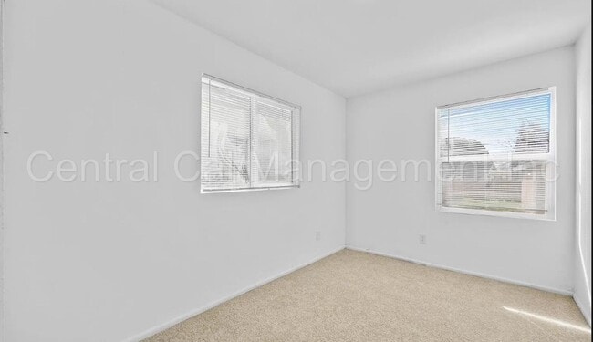 Building Photo - 2 Bedroom/1 Bath Home - $1395 Per Month!