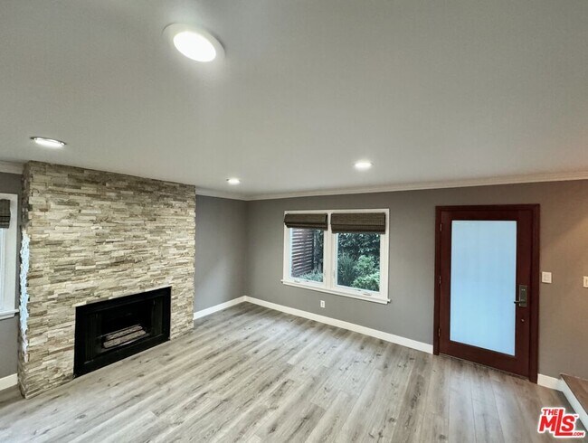 Building Photo - 4443 Saugus Ave