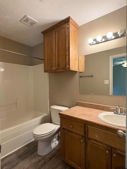 Building Photo - 113 Elm Creek Dr