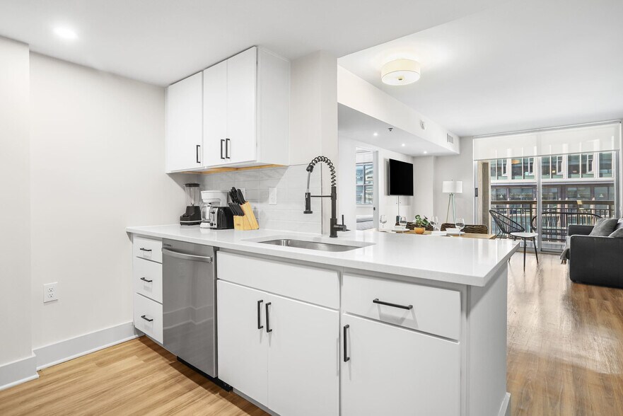 Building Photo - 1221 S Eads St