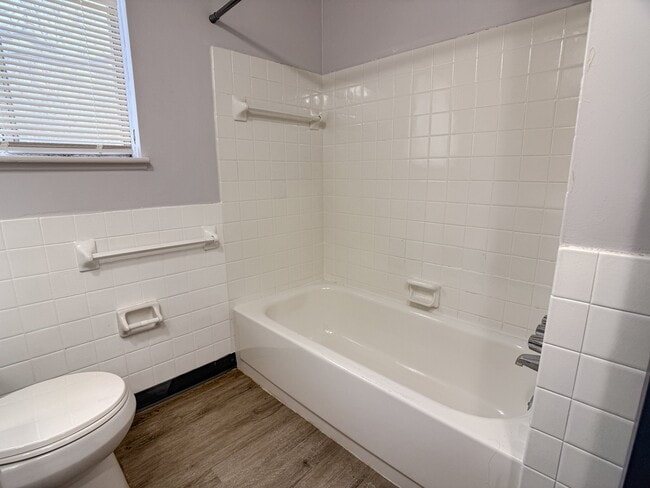 Bathroom - Waverly Flatz