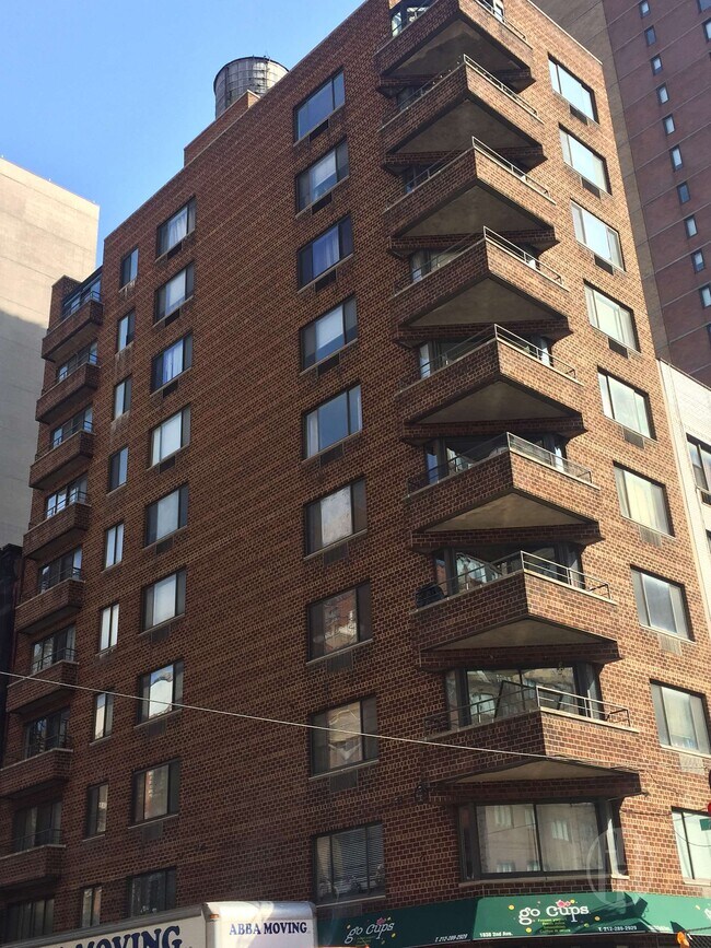 Building Photo - 300 E 95th St