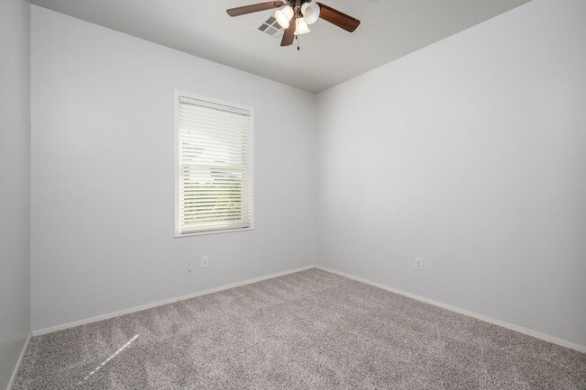 Building Photo - 1322 S Owl Dr