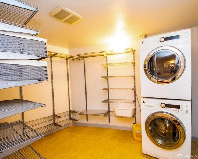 Building Photo - 18 Lansing St