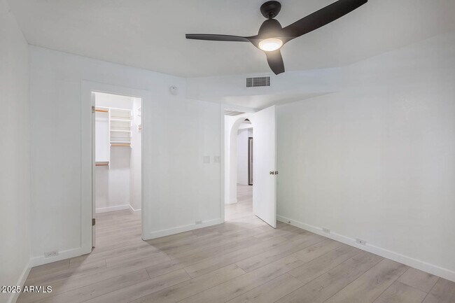 Building Photo - 7557 N Dreamy Draw Dr
