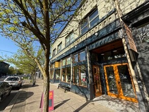 Building Photo - Paul Co-Live