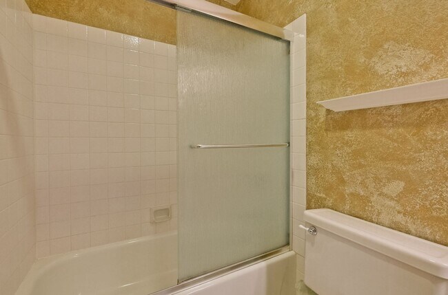 Building Photo - Popular Woodside Commons at Its Finest.