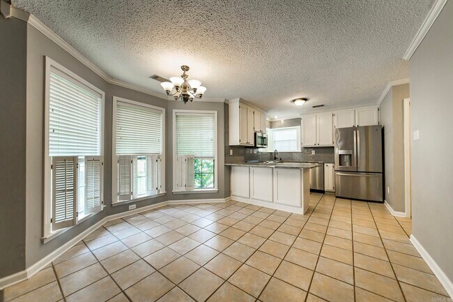 Building Photo - 216 Chantilly Cir