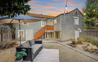 Shared backyard, lower level of house. - 846 42nd St