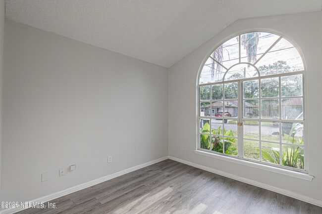 Building Photo - 286 Main St