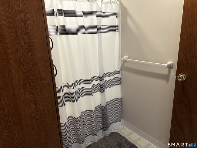 Building Photo - 5 Niles Rd