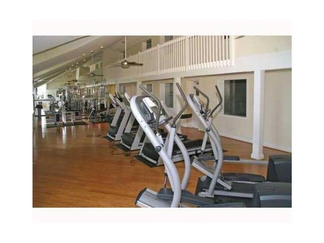 Building Photo - Remodeled 2 Bedroom / 2 Bathroom Condo wit...