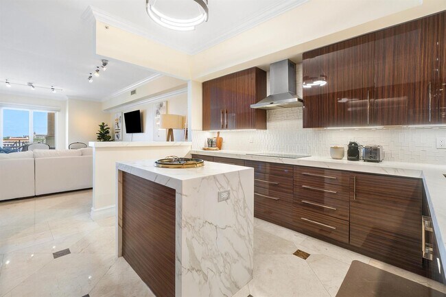 Building Photo - 201 S Narcissus Ave