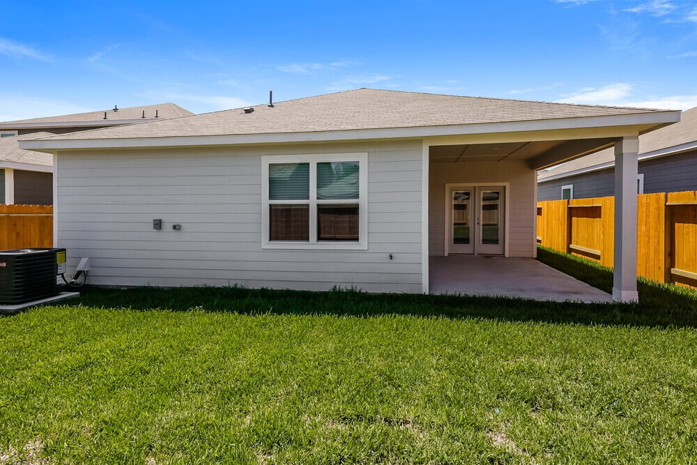 Building Photo - 16431 Honeysuckle Hl Dr