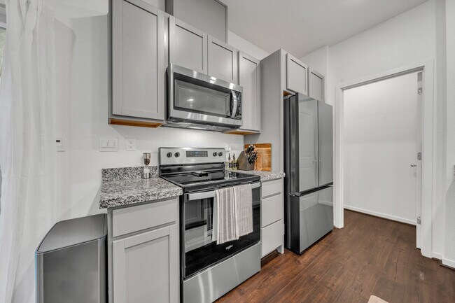 Building Photo - 6001 San Rafael Ln