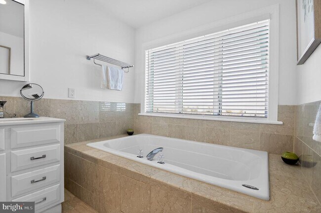 Building Photo - 739 N Massachusetts Ave