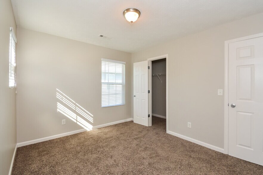 Building Photo - 469 Cathedral Dr