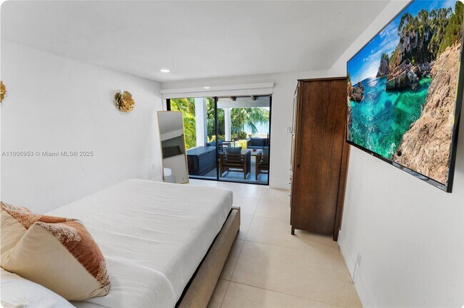 Building Photo - 7536 W Treasure Dr