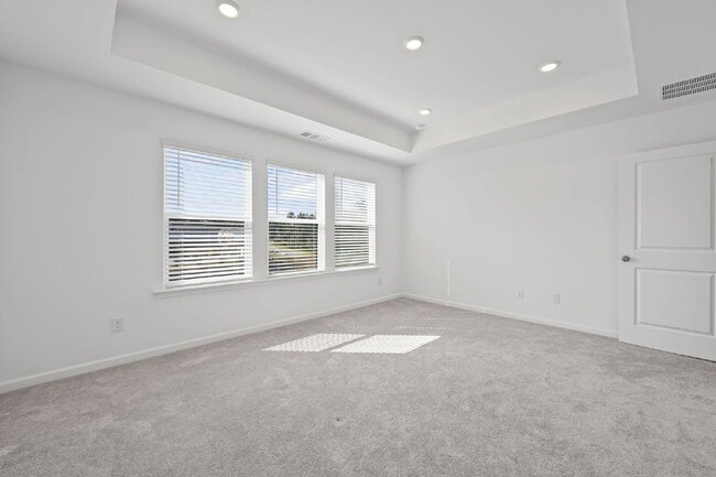 Building Photo - 2730 Harrison Dr