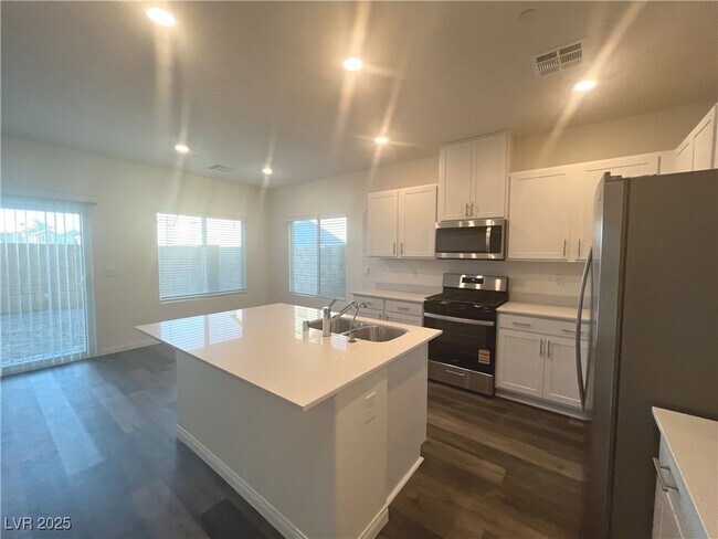 Building Photo - 510 Golden Cardinal Ave