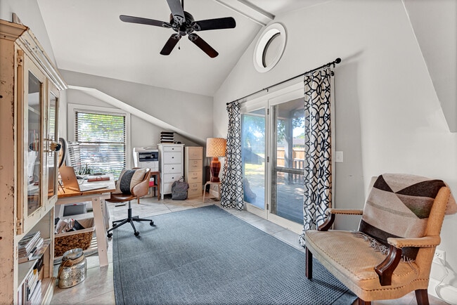 Building Photo - 312 S Dogwood St