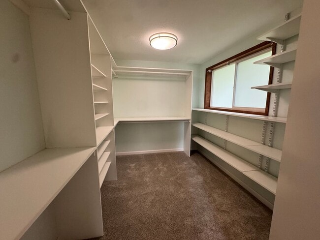 Building Photo - River Front Property