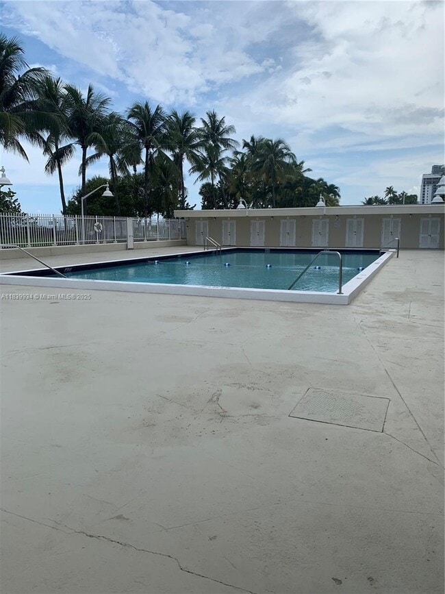 Building Photo - 2899 Collins Ave